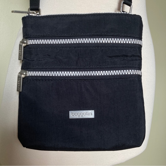 BAGGALLINI Small Tour Crossbody Bag - Picture 2 of 2